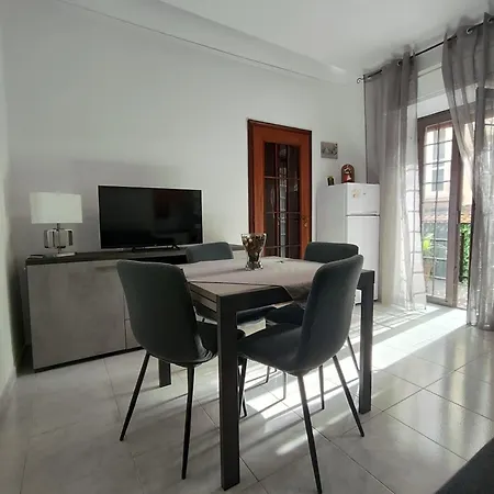 Le Del Cortile 2 شقة